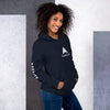 femme avec un sweat à capuche bleu marine de la marque physique affûté vue de côté droit