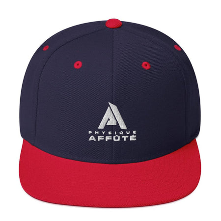 casquette bleue marine avec visière rouge marque physique affûté